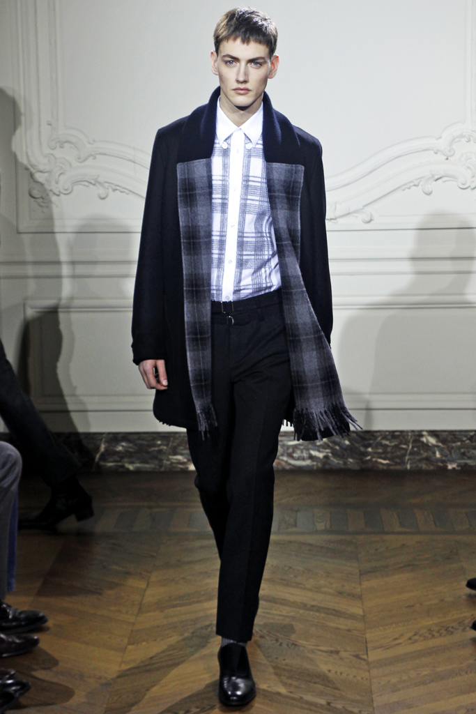 Yves Saint Laurent 2011 ﶬbDƬ