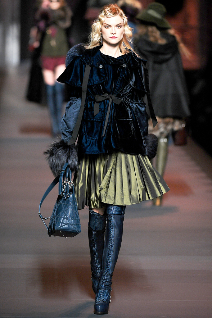 Christian Dior 2011ﶬ DƬ