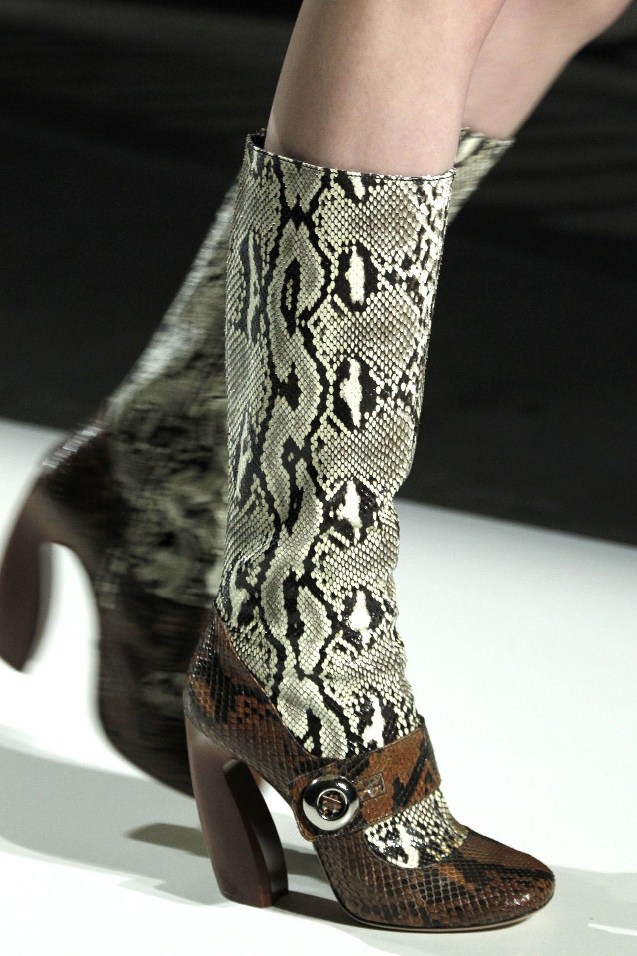 Prada 2011ﶬ(x)(ji)DƬ
