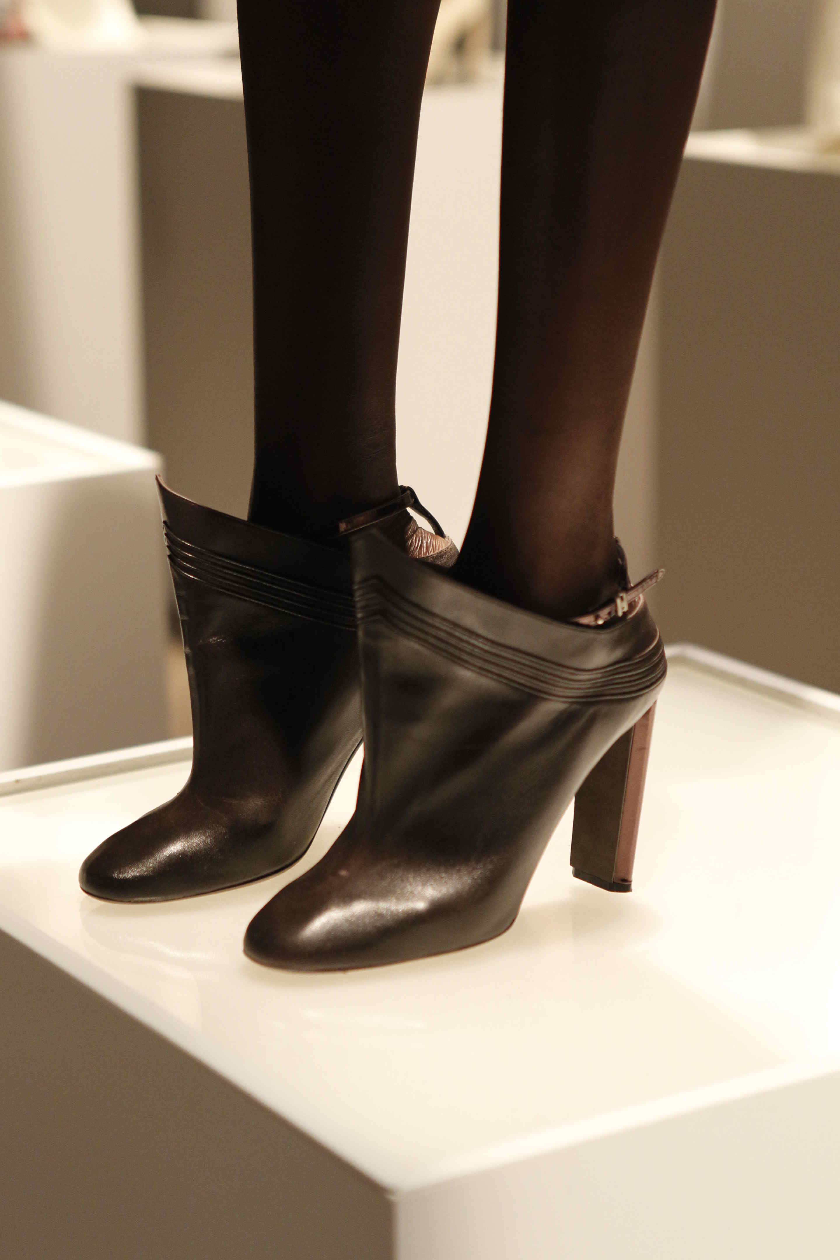 Halston 2011ﶬŮʿЬĸDƬ