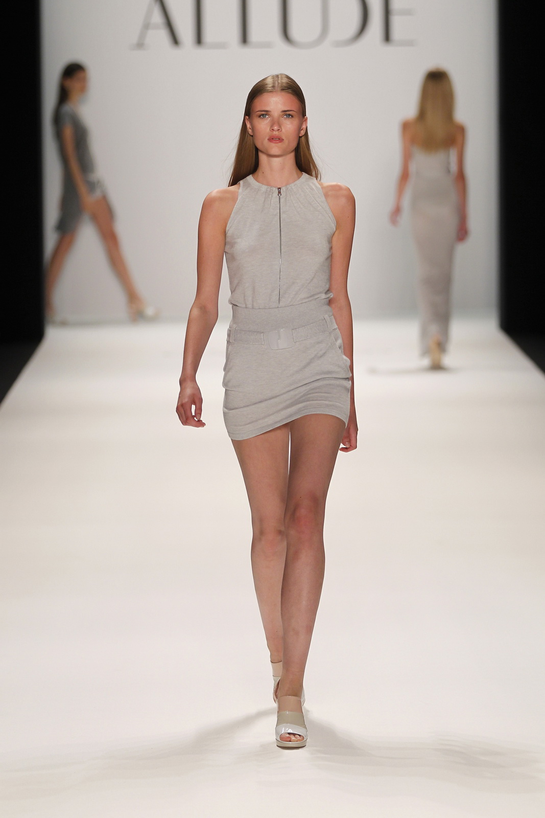 Allude 2012DƬ