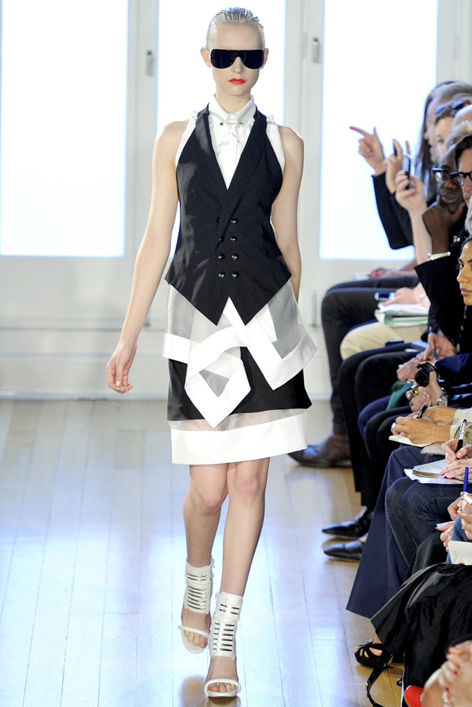 Julien Macdonald 2012(chng)DƬ