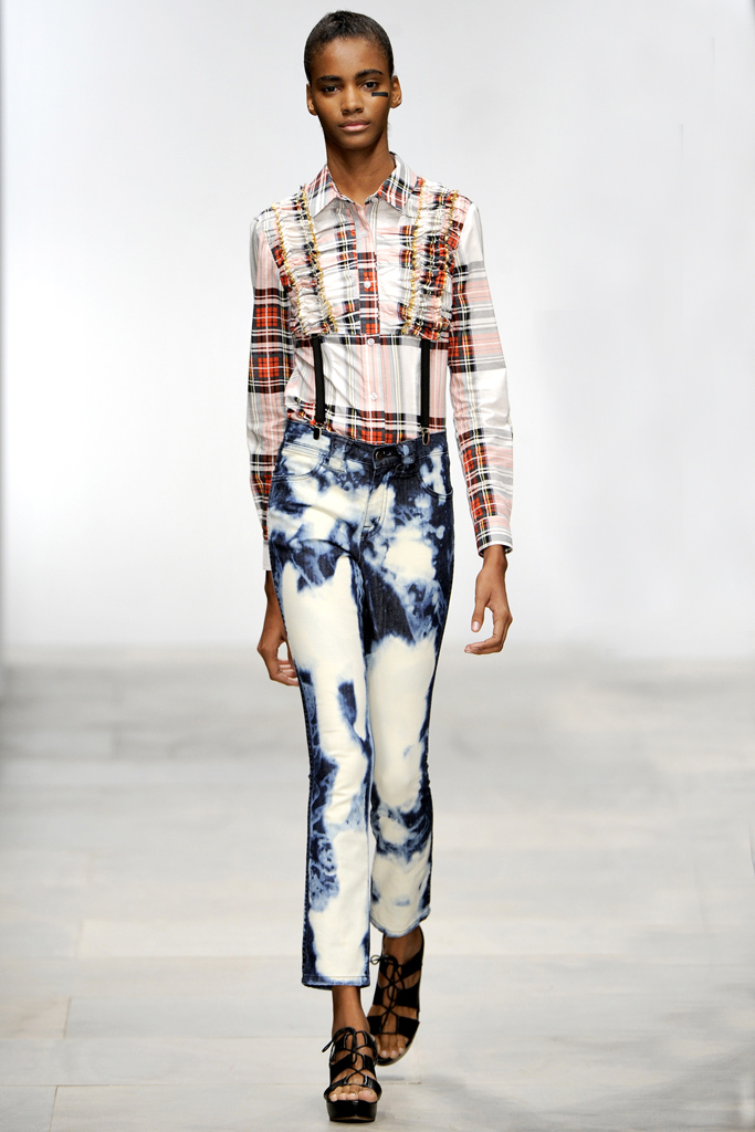 Danielle Scutt 2012DƬ