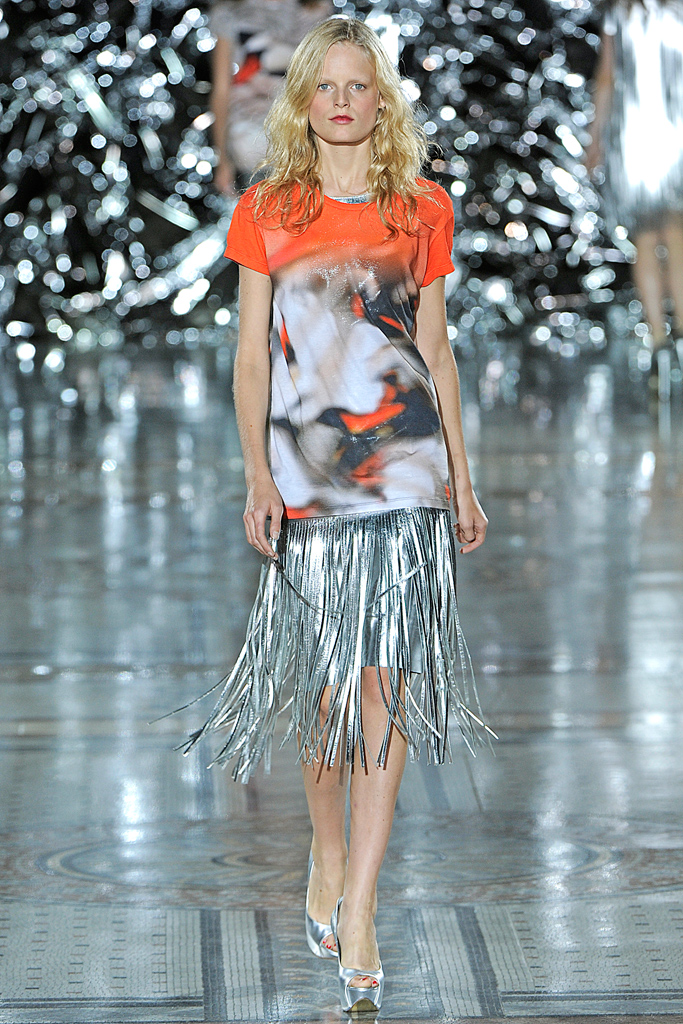 Giles 2012DƬ