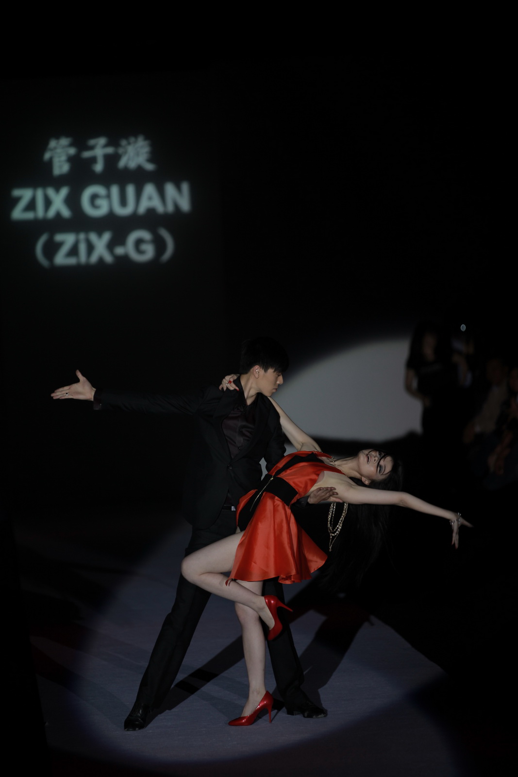  2012 DƬ