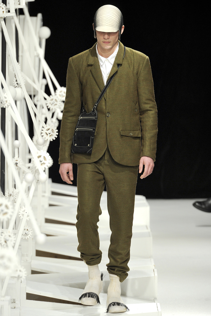 Henrik Vibskov 2012ﶬbDƬ