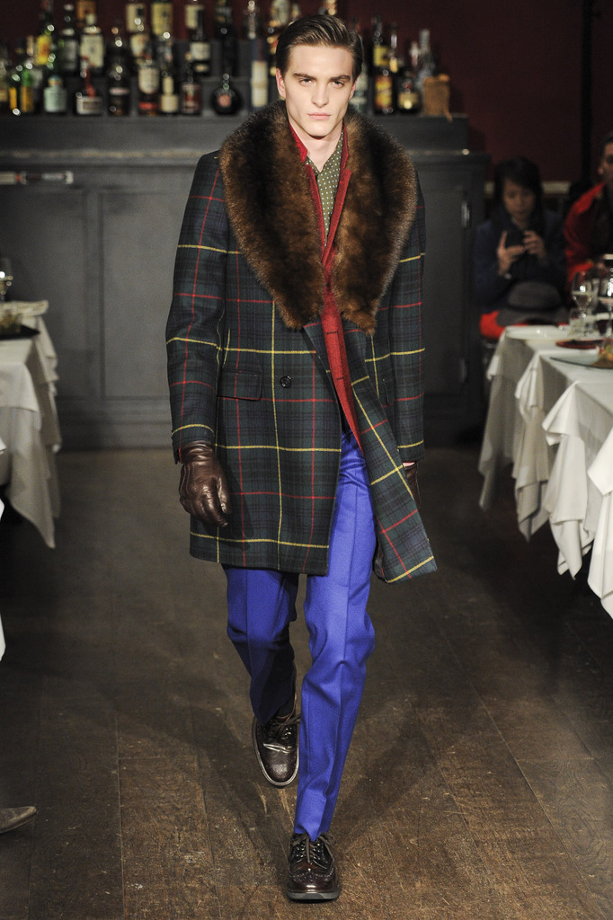 Moschino 2013ﶬbDDƬ