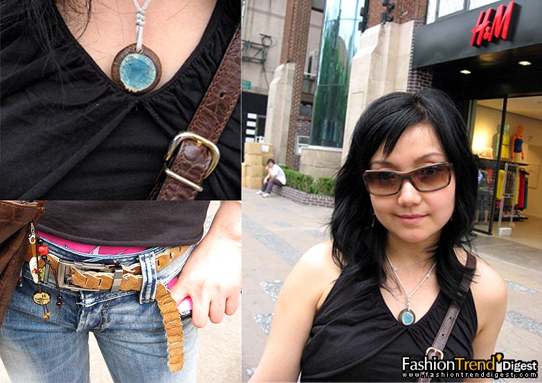 名字：Amy<br>
職業：在靜安小亭開店<br>
年齡：31<br>
服裝：無品牌<br>
喜歡的品牌：無，好看就行<br>
穿衣風格：適合自己，舒服<br>
購買場所：小店<br>
時尚媒體：《健康之友》、《瑞麗》、生活時尚頻道<br>
 