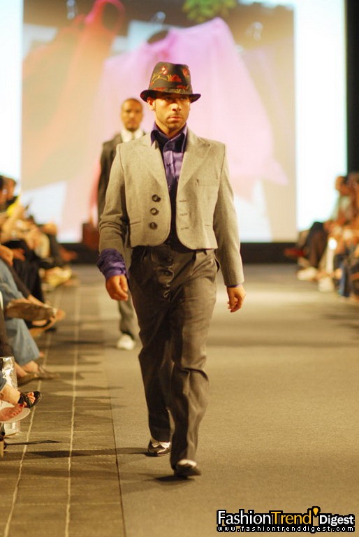 巴塞羅那的the Escuela Superior de Moda y DisenÐo Felicidad Duce畢業(yè)生Fashion Show 