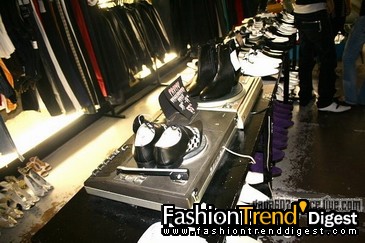 Shopping in Parisnoir kennedy