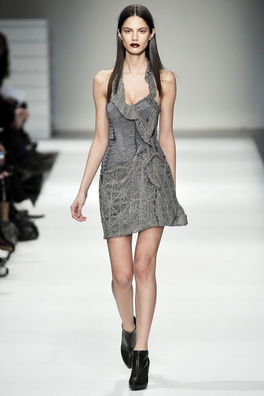Hussein Chalayan 09ﶬDƬ